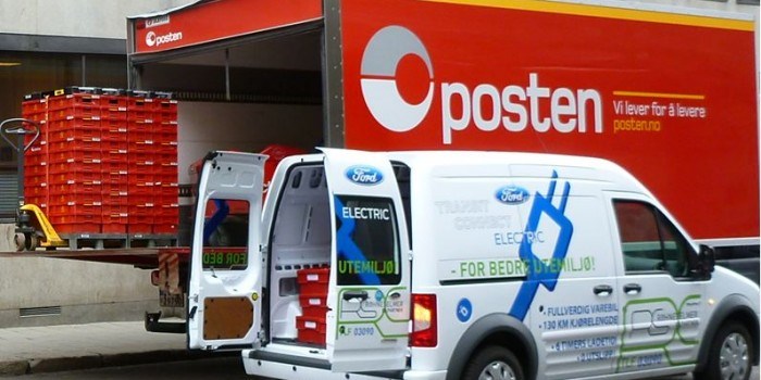 Å flytte mer av varetransporten til nattestid og utvide bruken av elbiler, er to av forskernes råd. Foto: Richard Reiss