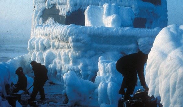 Is og kulde gir økt risiko for forfrysninger og andre belastninger. Ny teknologi kan varsle når kroppen har fått nok. Foto: Sveinung Løset/NTNU