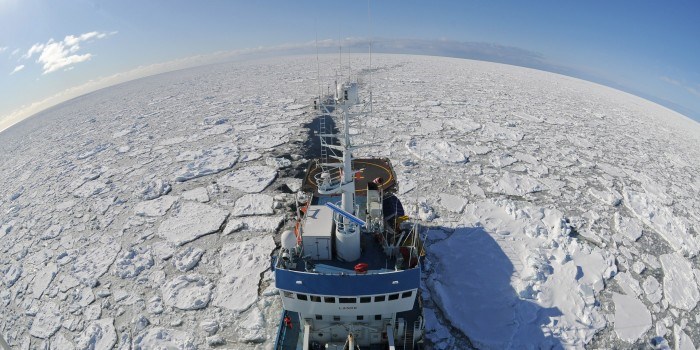 Nord for 74 grader, finnes ingen stabile kommunikasjonskanaler. Det skal norske forskere gjøre noe med. Foto: Norvald Kjerstad.