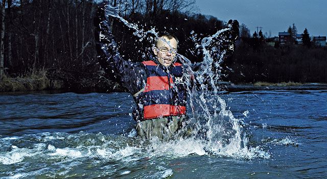 Atle Harby og forskerkollegene hans framskaffer viten som skal gjøre det mulig å satse videre på fornybar energi uten at det lokale miljøet blir taperen.  Foto: SINTEF / Geir Mogen 