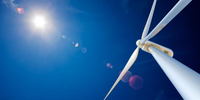 Forskere mener de kan øke verdien av vind- og solkraft i betydelig grad, hvis de lykkes med å utvikle billige gigantbatterier. Ideen om hvordan har de på plass. Illustrasjonsfoto: Photos.com