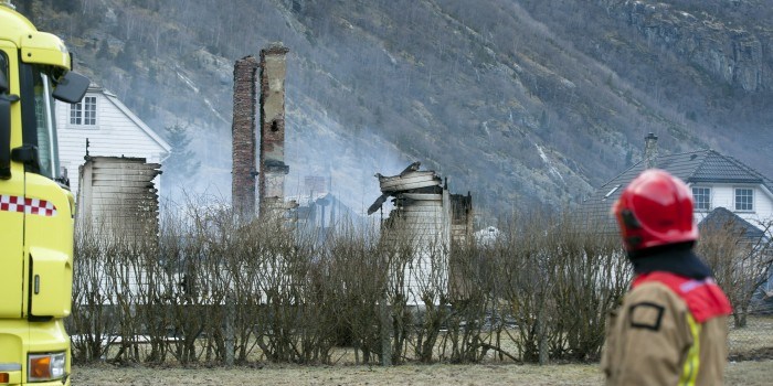 Research on automatic fire extinguishing using water-mist has gained new relevance in the wake of the major fire in Lærdal. Photo: Marit Hommedal/NTB Scanpix