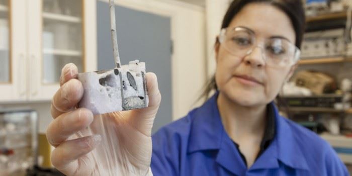 SINTEF’s Ana María Martínez believes that high-temperature electrolysis can be used to recover rare earth metals from scrap. In this photo, she has just opened a crucible used in an electrolysis experiment. Photo: SINTEF / Thor Nielsen.