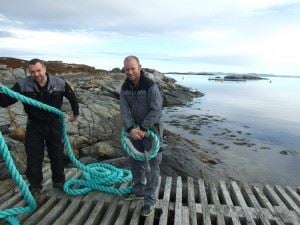 Sentrale aktører i merdprosjektet på Smøla. Svein Martinsen (til høyre) leder forskningsbedriften Nekton, mens Rune Iversen er daglig leder i Nekton Havbruk, matfiskselskapet som får ansvaret for produksjonen i den lukkede merden. Foto: Karl Ove Eines   