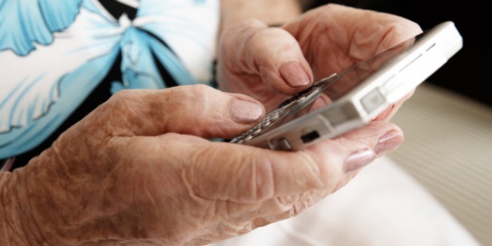 Sosiale pensjonister bruker app