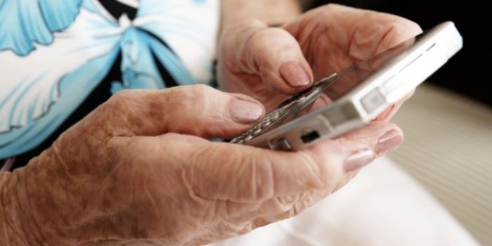 Selve app'en har ulike knappevalg for å finne aktiviteter og venner, og hver bruker har opprettet sin egen profil. Her står det hva som er interessene til den enkelte og hvilken info som skal sendes til deg.  Foto: Photos.com