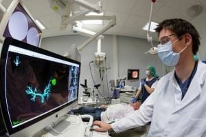 Research scientist Erlend Hofstad checks that “map and terrain” match. Foto: Thor Nielsen.