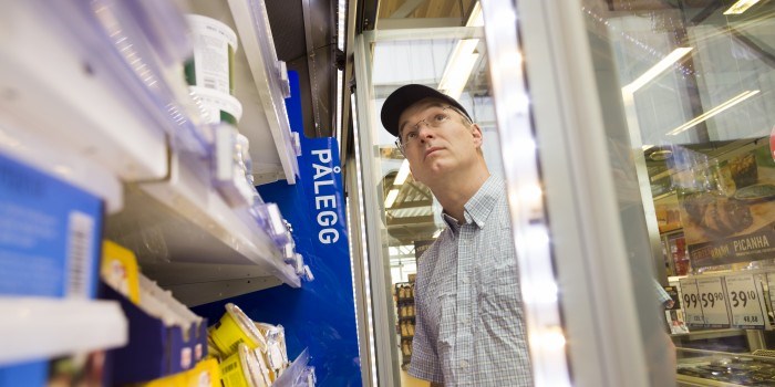 SINTEF research scientist Armin Hafner chose non-standard energy conservation technologies for the award-winning supermarket. Measurements of energy consumption will now lay the foundations for less expensive series production of systems that other stores can also use. Photo: SINTEF/Thor Nielsen