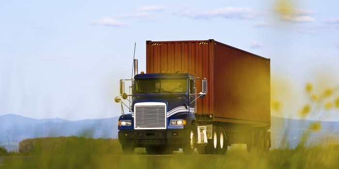 De fleste kjøretøy som blir stanset er riktig lastet, men mange trailere med overvekt unngår sjekk. Disse skal nå tas. Foto: Thinkstock.