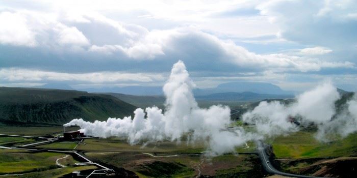 Kraftverk som utnytter jordvarme finnes i dag stort sett bare i vulkanske områder – som her på Island. Bildet viser det geotermiske kraftverket Krafla som ble satt i drift i 1977. Foto: GEO / Halfdan Carstens