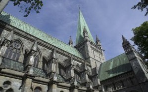Every summer thousands of tourists stop and study the West Front of Nidaros Cathedral with all its sculptures. The scientists think we should have more information about this culture heritage.