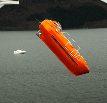 Her slippes en modell av Draupner S i havet. Foto: Gassco.