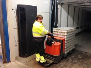 Fra Coops varemottak. Idet pallen passerere antenne/portal, registreres pallens ID og knyttes opp mot bestillingene Coop har gjort i forkant.