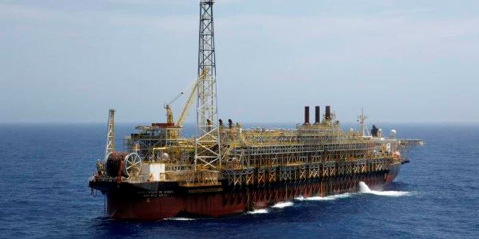 The Brazilian oil company Petrobras relies heavily on floating production storage and offloading units, commonly called FPSOs, to exploit deep water and ultra deep water petroleum fields. SINTEF do Brasil researchers are finding ways to make a common component of these units safer and more economical.