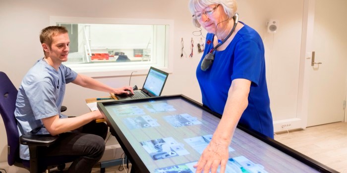 Brukere justerer høreapparatet selv