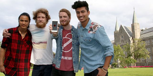NTNU-studenter har utviklet ny app for å gjøre livet tryggere for studenter - og andre. Fra venstre Anders Hua, Jørgen Svennevik Notland, Svein Grimholt og Stian Sandø- Foto: Idun Haugan/NTNU