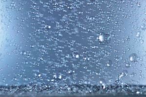 I skyene formes bittesmå dråper som etter hvert faller ned som regn når de har vokst seg store nok. Foto: Thinkstock