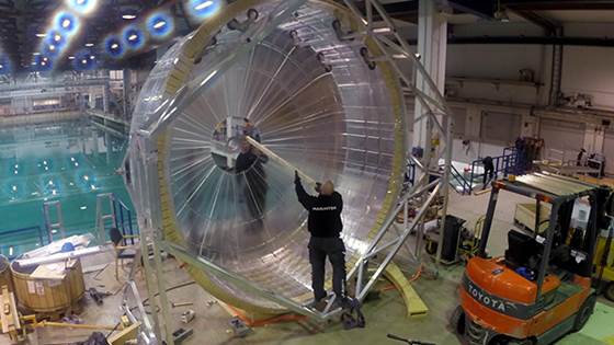 Stenger inn laksen for å stanse lakselusa