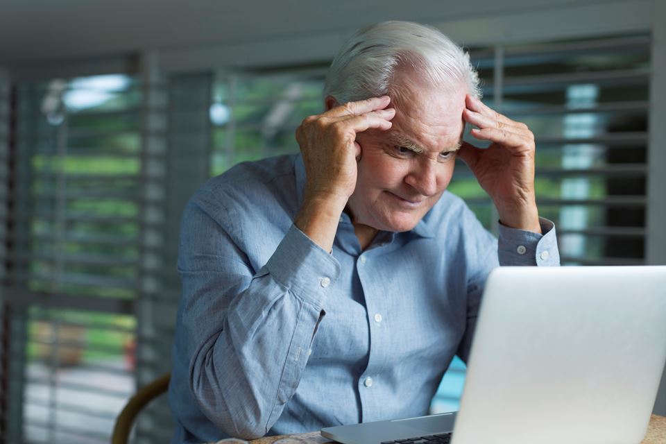 Trøst i vente både for brukere og programutviklere: Om litt blir det lettere å forebygge mareritt som består i at dataprogram krasjer fordi de ikke tåler mange nok brukere. Illustrasjonsfoto: Roberto A. Sanchez / iStock