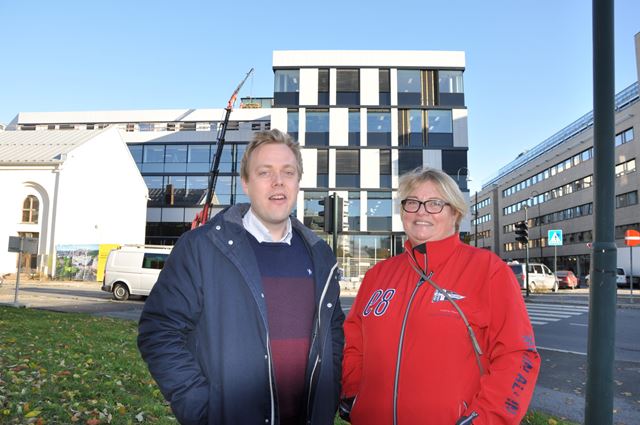 SINTEF, Skanska og flere andre samarbeidspartnere deltok i forskningsprosjektet SamBIM. Seniorforsker i SINTEF, Cecilie Flyen og Thomas Akselberg Sæve fra Skanska