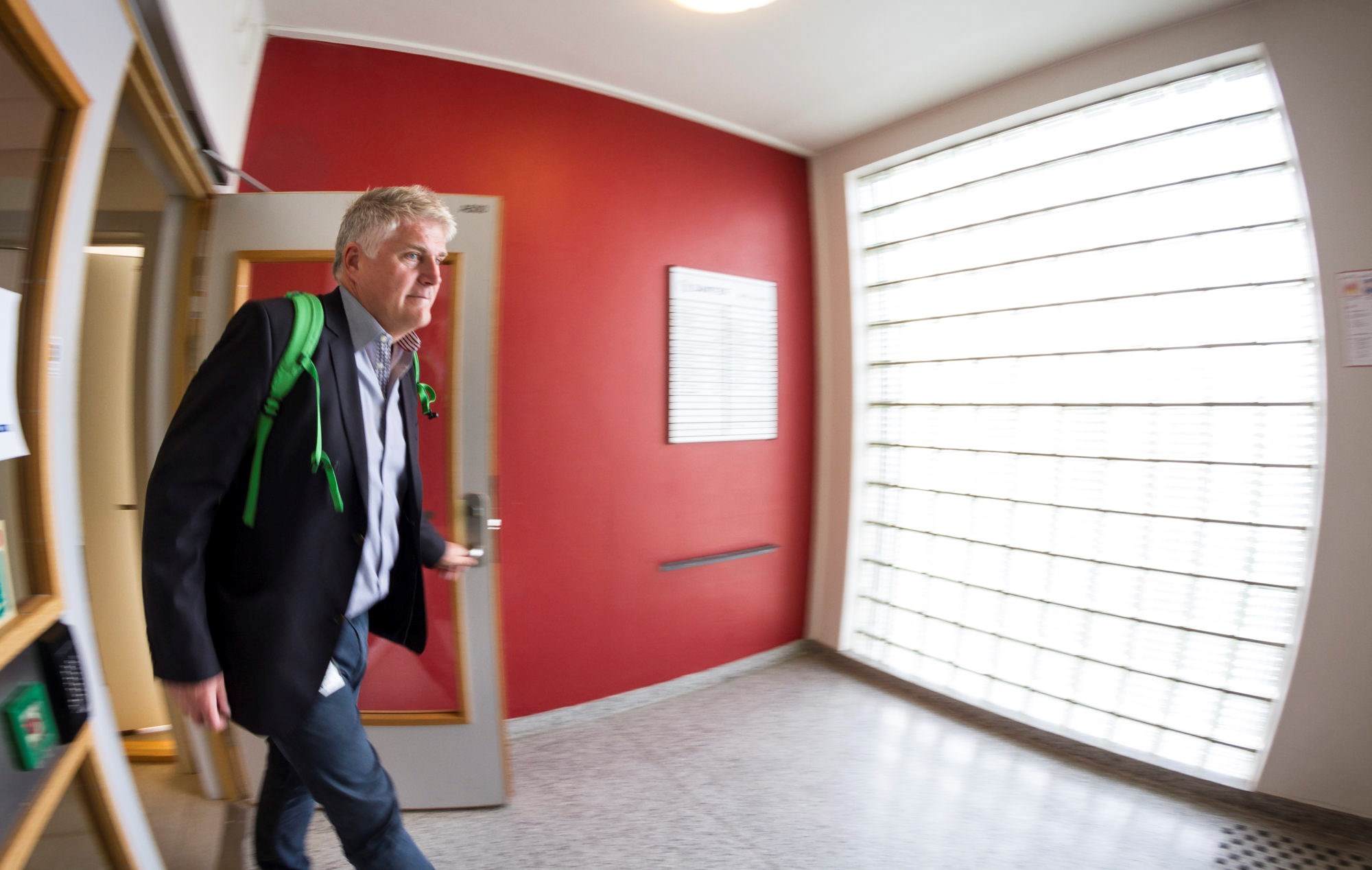 Alltid på farten: Nils Røkke er direktør for bærekraft i SINTEF. Han er en ledende ekspert på energiproduksjon og klimateknologi, og er nyvalgt leder for Den europeiske energiforskningsalliansen EERA. Foto: Thor Nielsen