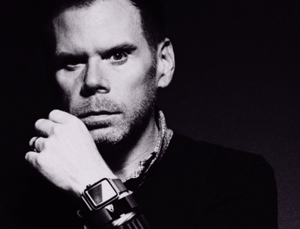 Denne mannen bruker seg selv som forskningsobjekt og har 700 sensorer koblet til kroppen. Nå kommer Chris Dancy til Cutting Edge i Oslo.