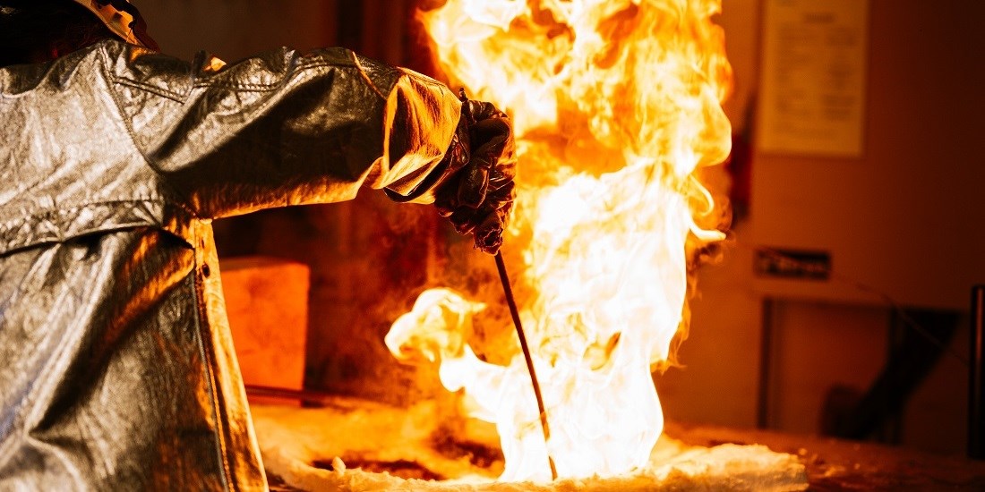 405 smøreosttuber opp i flammer