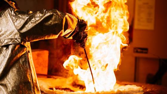 405 smøreosttuber opp i flammer