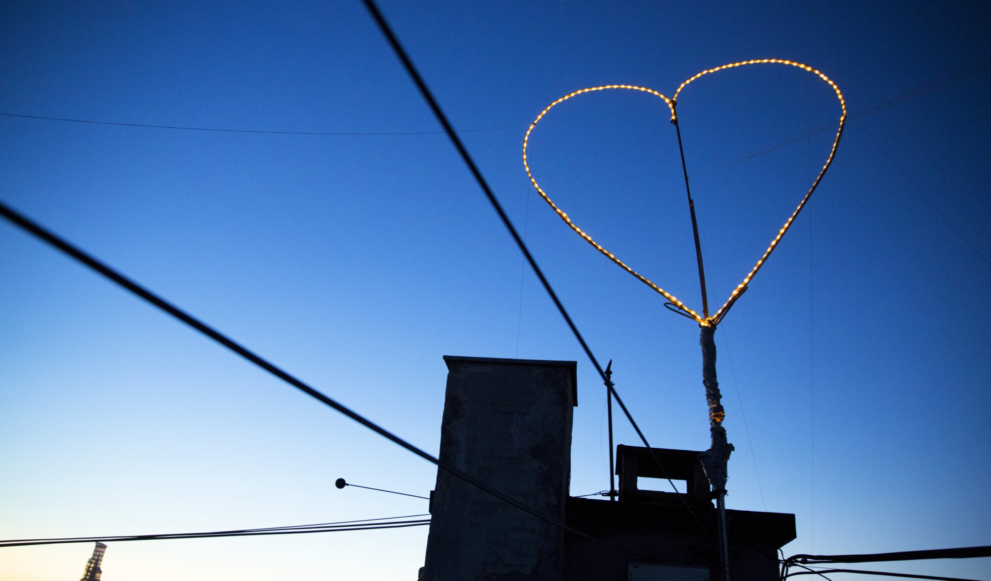 Fersk spørreundersøkelse viser at dugnadsånden vil være sterk hos vanlige strømkunder på en råkald dag der strømnettets kapasitet er nær bristepunktet. Illustrasjonsfoto: Tore Meek / NTB scanpix