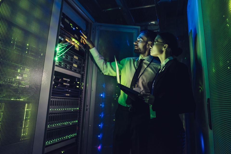 Digitalisering gir mange muligheter i hele bredden av næringslivet. Ny teknologi, nye arbeidsprosesser og nye forretningsmodeller gjør økt produksjon og verdiskaping i Norge fullt mulig, skriver artikkelforfatteren. Illustrasjonsfoto: Vasyl Dolmatov /Thinkstock