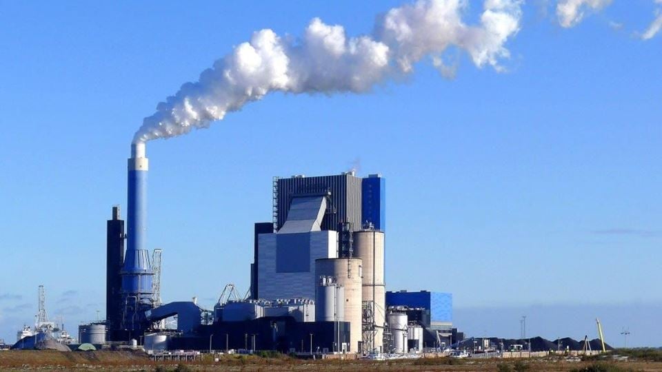 Dette kullkraftverket i Rotterdam skal snart produsere bioenergi i form av trepellets. Bildet er utlånt av kraftverktet; Engie Centrale Rotterdam.