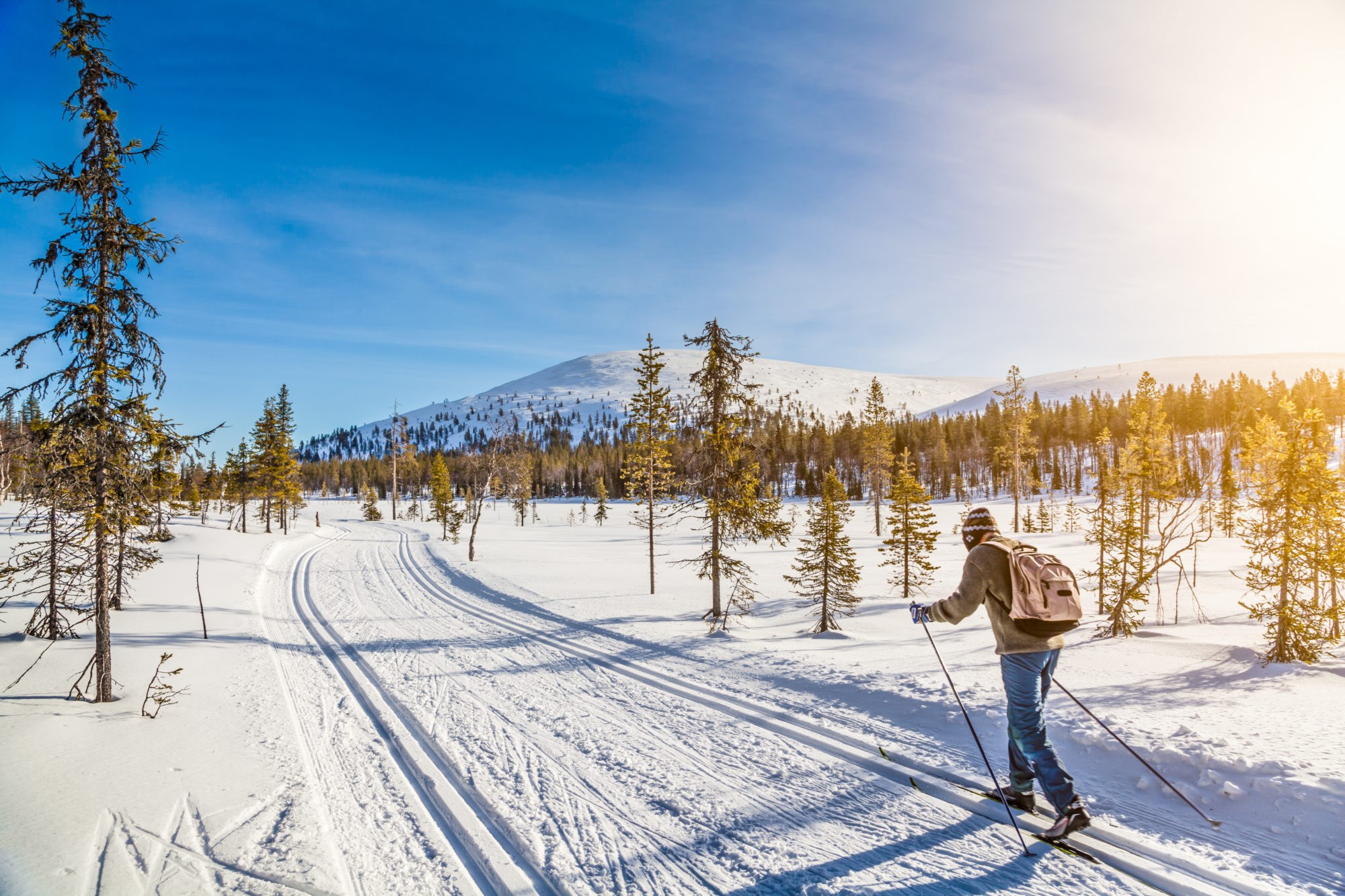 En skiløper suser avsted... Om skisporten skal overleve i framtida, må vi utvikle teknologi som sikrer snøtilgangen, for naturskapt snø kan det bli mangel på. Illustrasjonsfoto: Shutterstock