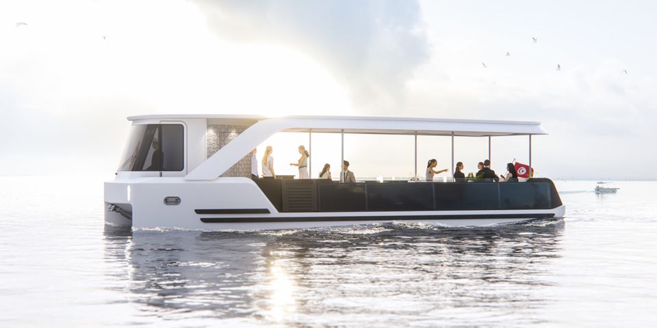 Snart skal en ferge som denne frakte passasjerer over Tunissjøen. Utviklerne bak konseptet mener løsningen også egner seg i Norge og Europa. Illustrasjon: Eggs Design.