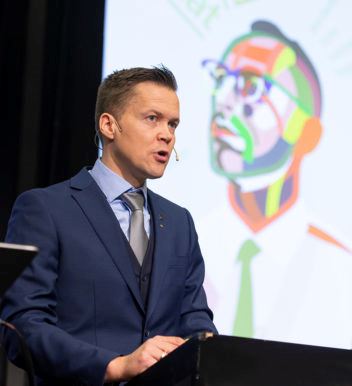 Morten Breivik under lanseringen av biografien «Alltid rabiat». 400 var samlet til debatt og presentasjon. Foto: Thor Nielsen / NTNU
