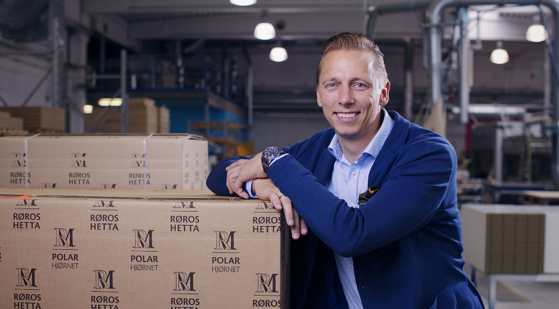 Håvard Augesen ved Røros Metall satser på forskningshjelp og masseprodusert skreddersøm med stor suksess. Foto: Røros Metall