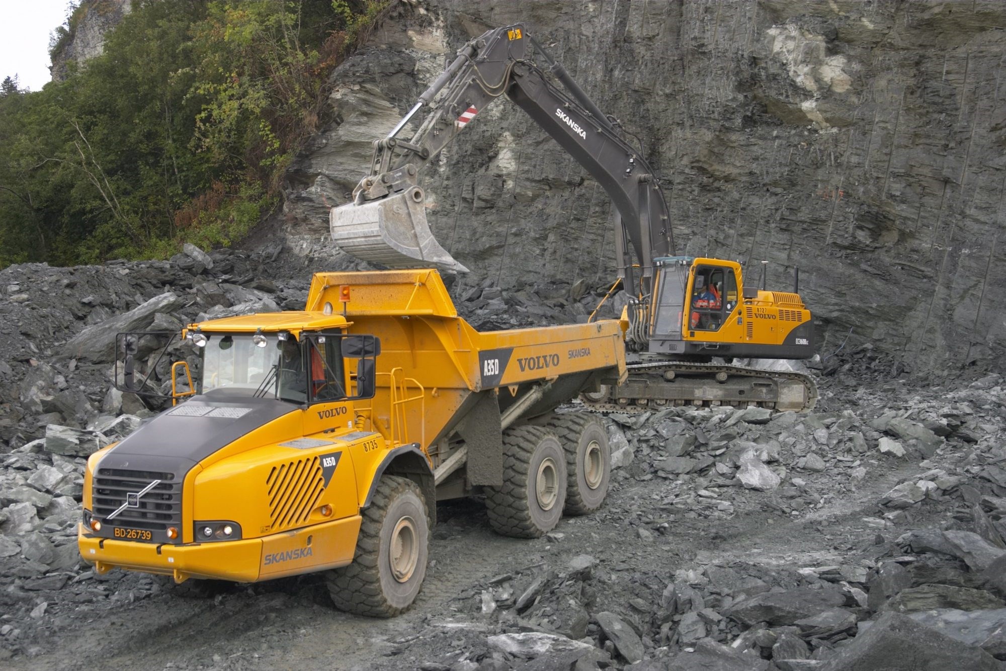 Skanska, SINTEF, Volvo og programvareselskapet Ditio utvikler kunstig intelligens som skal lære å gjenkjenne ineffektive kjøremønstre og optimalisere planer som avgjør når hvilke anleggsmaskiner skal gjøre hva, skriver artikkelforfatterne. Illustrasjonsfoto: Tore Wuttudal/Samfoto/NTBscanpix