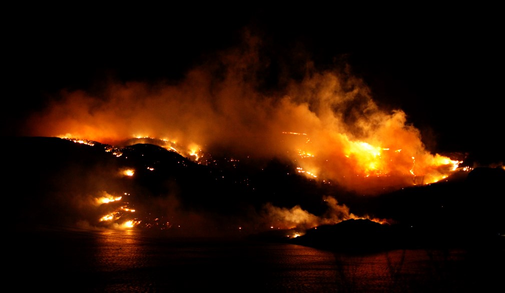 Fersk pakke med praktiske retningslinjer er utviklet for å styrke Europas evne til å håndtere kriser, deriblant store lyng- og skogbranner. Dette er ekstremhendelser også Norge har vært rammet av, som her i Flatanger i januar 2014. Foto: Ove Magne Ribsskog/flatangernytt/NTB scanpix