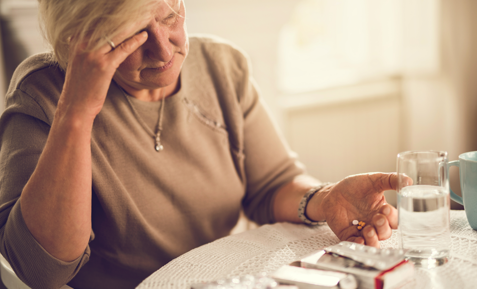 Mange norske kommuner har blant annet tatt i bruk automatiske medisindispensere. Det letter hverdagen både for brukerne og hjemmetjenesten. Foto: iStock/BraunS