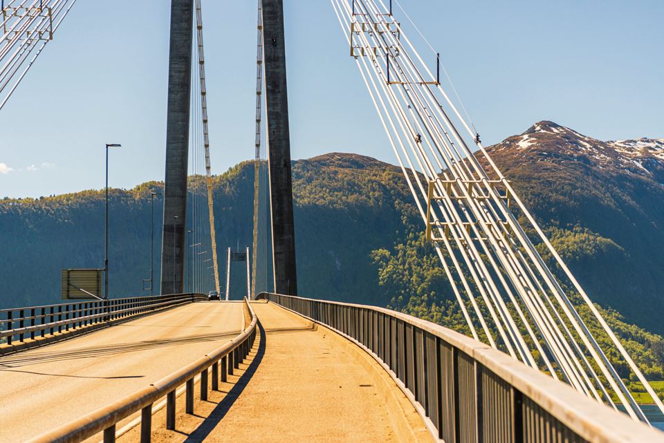 Gjemnessundbrua er en av de mange broene langs E39, som strekker seg fra Kristiansand til Trondheim. Og flere skal det bli. Illustrasjonsfoto: iStock