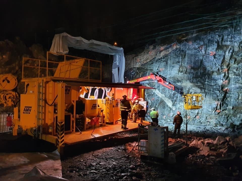 Forskere har nå dokumentert den beste framgangsmåten for å tette bergsprekker ved tunneldriving. Bildet viser klargjøring for berginjeksjon i Implenia/Acciona sitt anlegg i Moss. Foto: AMV