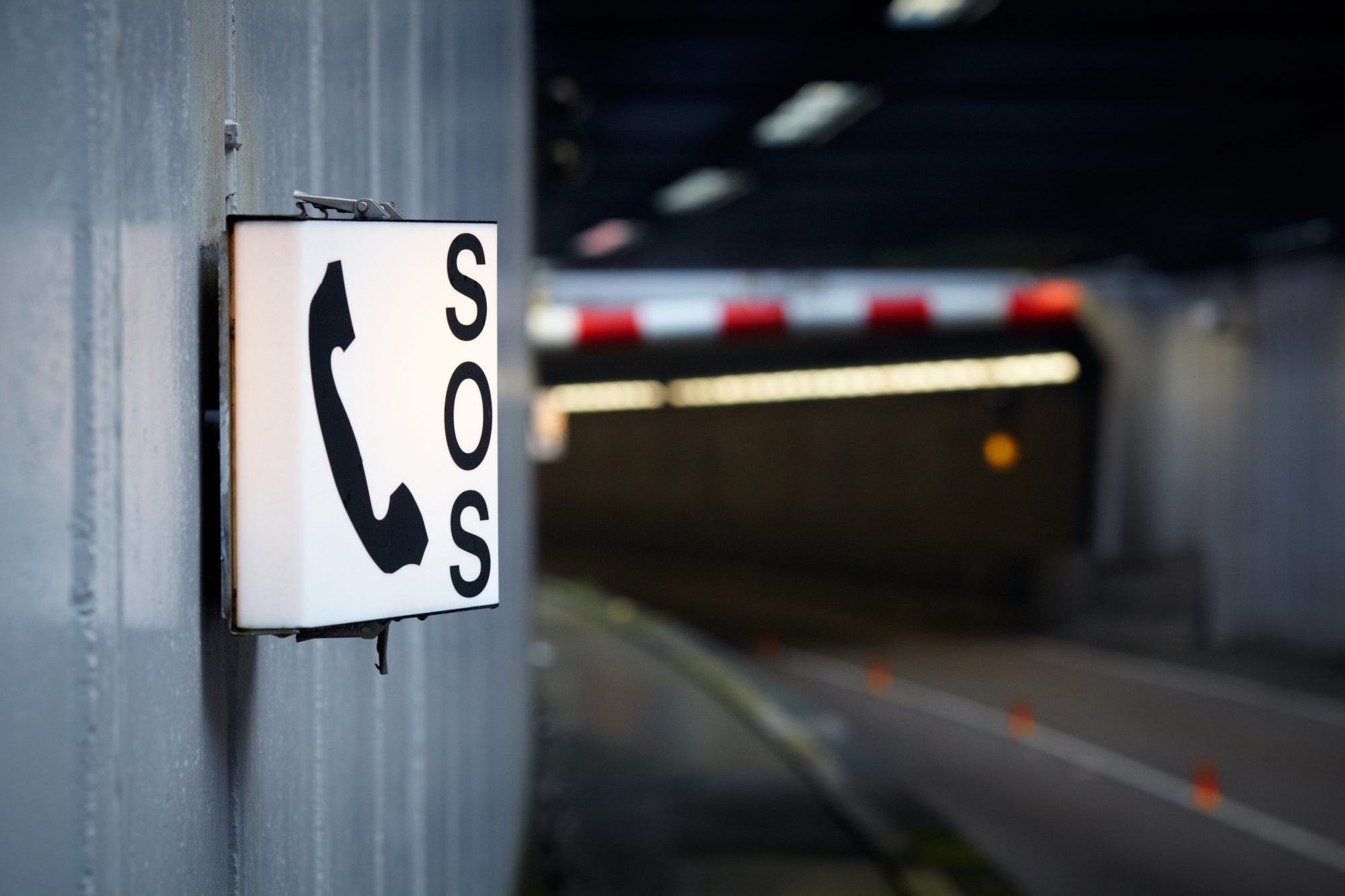 Hva må til for å redde flest mulig, dersom det brenner i en tunnel? Forskere har brukt VR-teknologi for å finne svar. Illustrasjonsfoto: Thinkstock