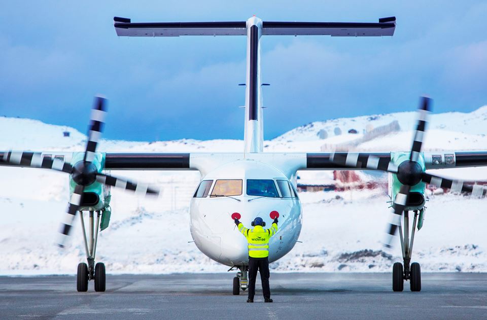 Kortbanenettet vil trenge nye fly når Widerøes Dash-8 tas ut av tjeneste rundt 2030. Det er ingen fly i produksjon som tilfredsstiller kravene til kortbanenettet. Så hvorfor ikke bruke utskiftingen til å komme i gang med hydrogenfly? spør artikkelforfatterne. Foto: Ole Berg-Rusten / NTB