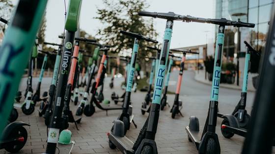 Dette gjør elsparkesykler med byene våre