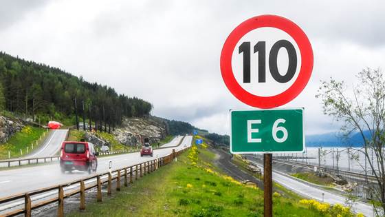 Hvor smal kan veien bli uten at trafikksikkerheten svekkes?