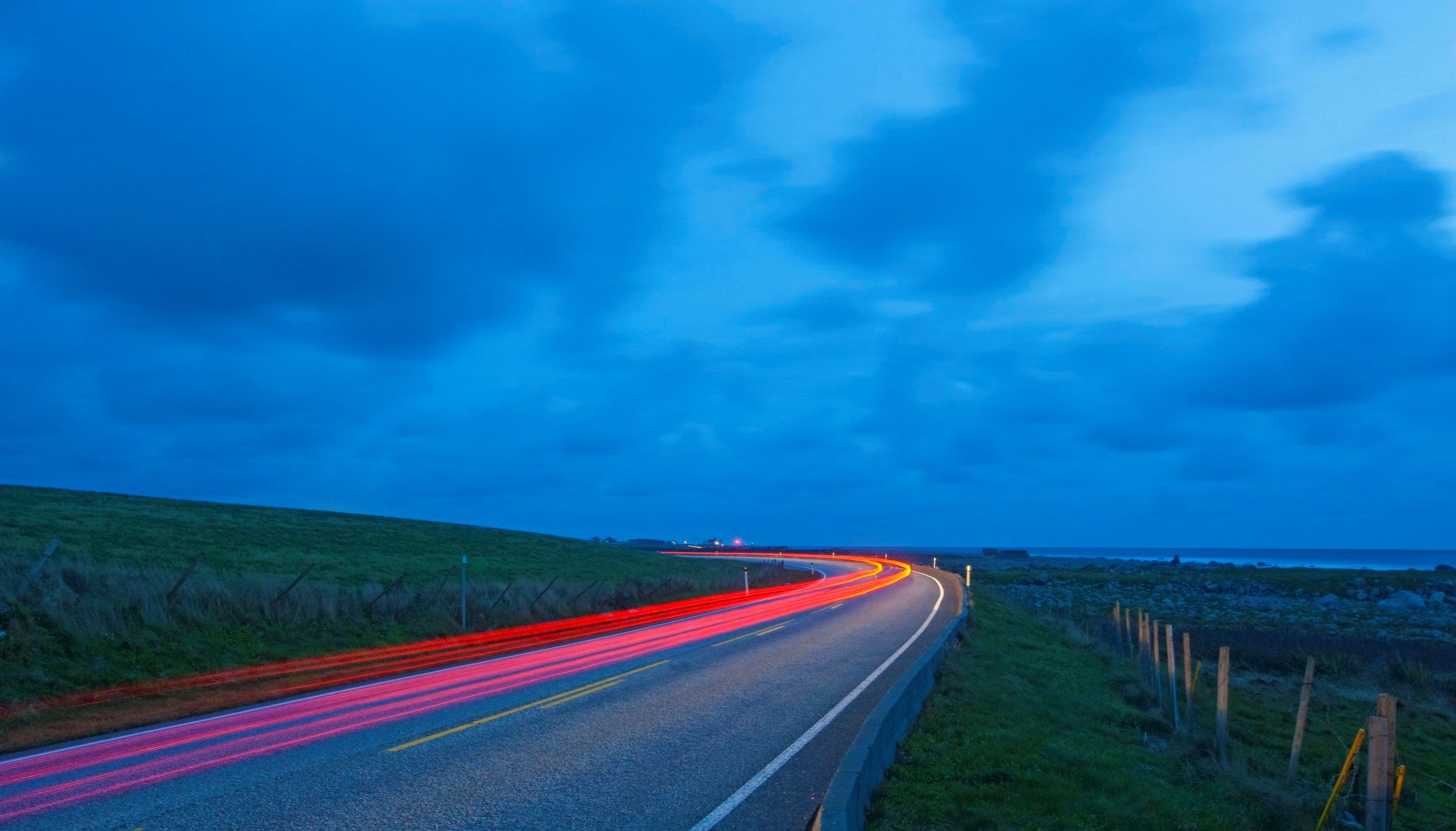 Transportsektoren handler ikke lenger kun om bilene og veien de kjører på, skriver Hanne Seter og Petter Arnesen. Illustrasjonsfoto: Sindre Ellingsen/Samfoto/NTB