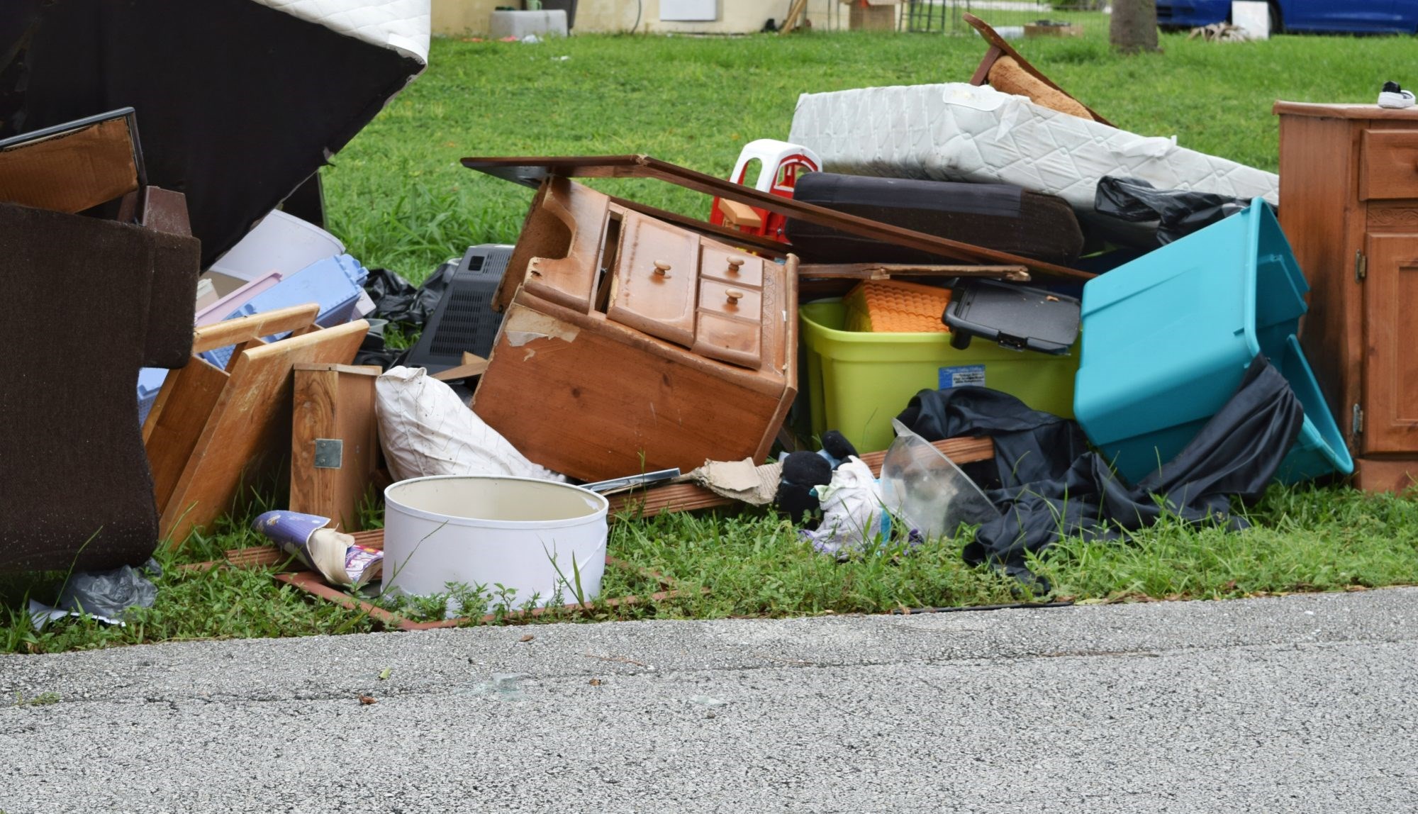 Gamle, men brukbare? Bare ti prosent av møblene våre gjenvinnes. Men det må vi endre på. Illustrasjonsfoto: Thinkstock