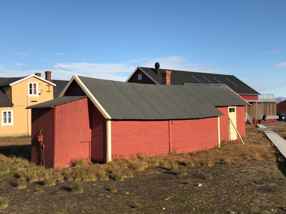 Klimaendringer truer dette huset, som trolig er et av Svalbards eldste.