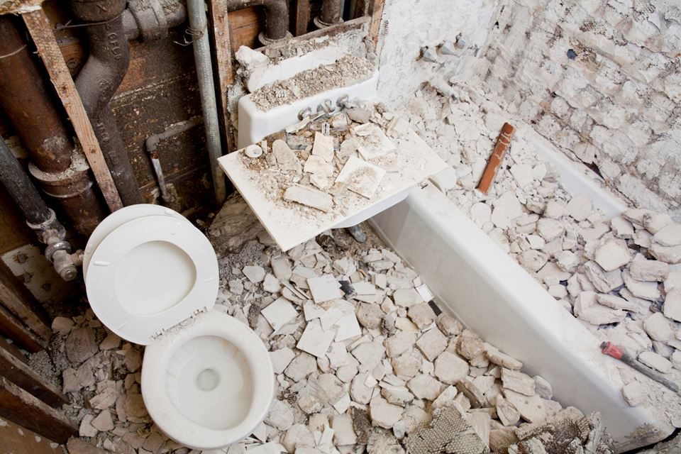 Gjenbruk av byggematerialer er en klimavinner: Brukes et toalett eller en radiator på nytt, reduseres opp til 99 prosent av klimaavtrykket til produktet. Betong og teglstein er andre klimavinnere. Illustrasjonsfoto: iStock