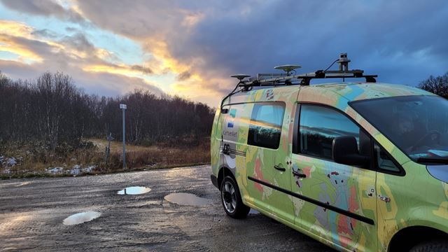 Kartverkets målebil til å teste ulike tjenester som brukes av selvkjørende biler.