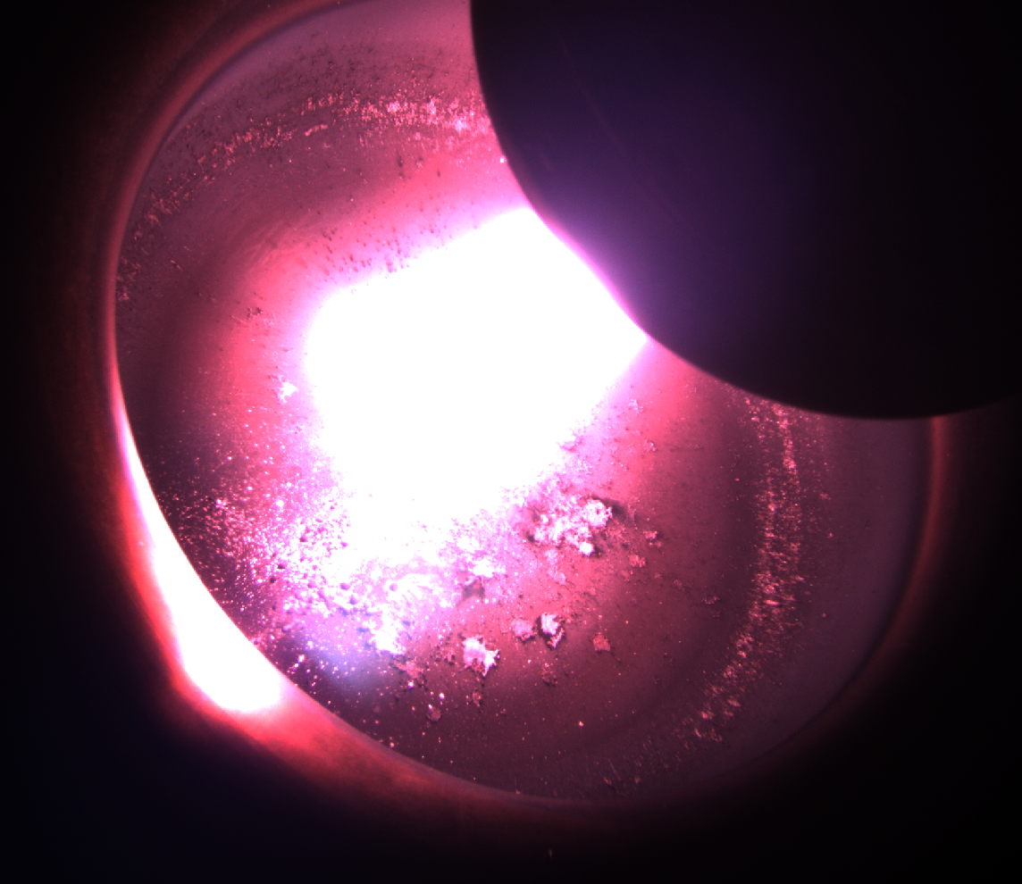 Lager metall med vann og elektrisitet